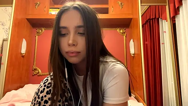 LauraMystiq online show from 01-12-26, 02:24