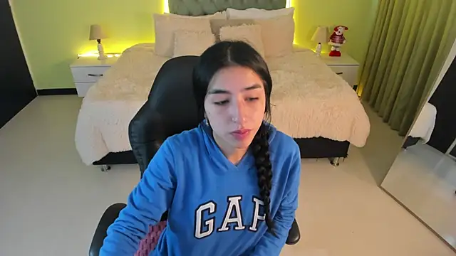 Snapshot of Celeste_Rous__ chatting on 01-08-26, 12:33 Celeste Rous online show from 01-08-26, 12:33