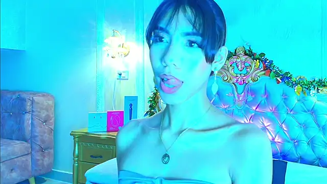 BellaHarpeer online show from 12-16-25, 08:46