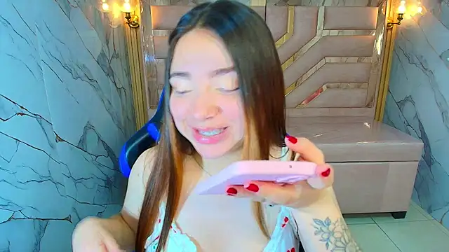 Snapshot of emily__r_ chatting on 01-14-26, 01:04 emily r online show from 01-14-26, 01:04