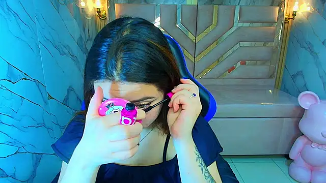 Snapshot of emily__r_ chatting on 01-07-26, 12:54 emily r online show from 01-07-26, 12:54