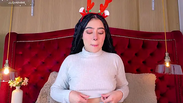 Snapshot of TaniaRedd_ chatting on 12-21-25, 02:08 TaniaRedd online show from 12-21-25, 02:08