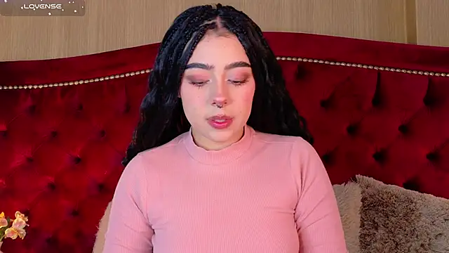 Snapshot of TaniaRedd_ chatting on 12-19-25, 01:46 TaniaRedd online show from 12-19-25, 01:46