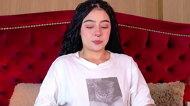 Snapshot of TaniaRedd_ chatting on 12-15-25, 01:39 TaniaRedd online show from 12-15-25, 01:39