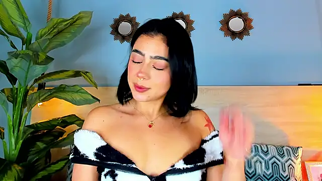 TaniaRedd  online show from 04-18-26, 04:53