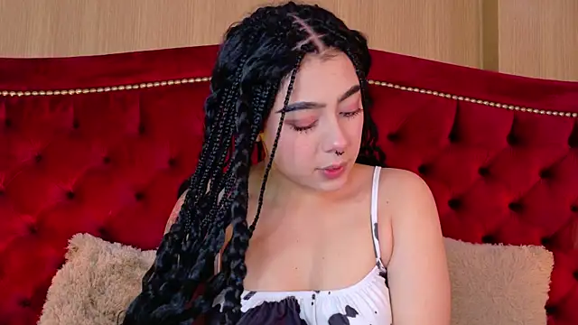 Snapshot of TaniaRedd_ chatting on 12-16-25, 01:48 TaniaRedd online show from 12-16-25, 01:48