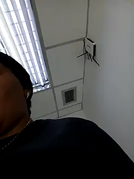 Snapshot of VaneandRossy chatting on 02-08-26, 02:15 VaneandRossy online show from 02-08-26, 02:15