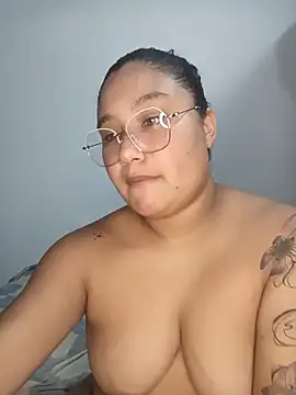 Snapshot of VaneandRossy chatting on 06-17-26, 01:49 VaneandRossy online show from 06-17-26, 01:49