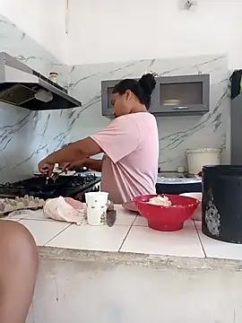 Snapshot of VaneandRossy chatting on 02-07-26, 02:36 VaneandRossy online show from 02-07-26, 02:36