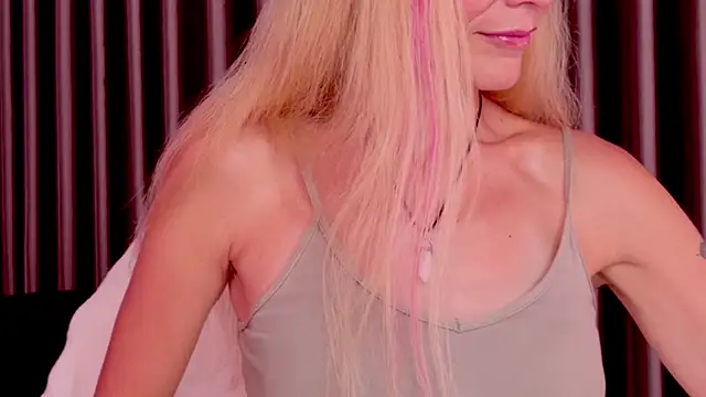 Snapshot of betty_xoxoo chatting on 07-23-26, 10:12 betty xoxoo online show from 07-23-26, 10:12