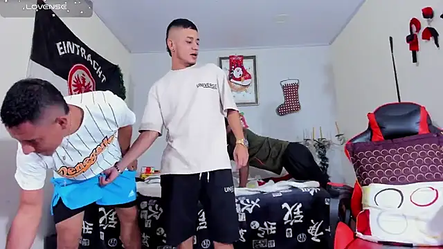 roomies  online show from 12-18-25, 07:18