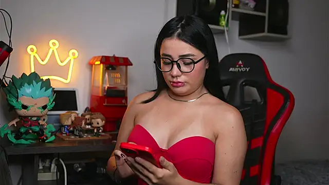 Juliethassmith3 online show from 01-12-26, 05:42