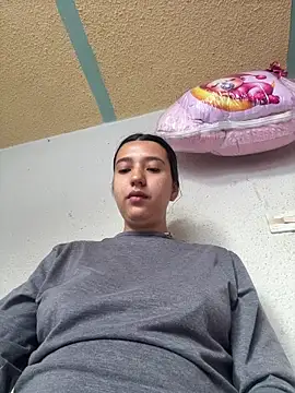 Alix Rousses21 online show from 12-18-25, 04:11