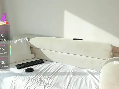 DakothaHyland  online show from 12-18-25, 08:56