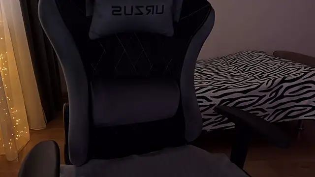 Snapshot of Sweets_9 chatting on 02-10-26, 03:38 Sweets 9 online show from 02-10-26, 03:38