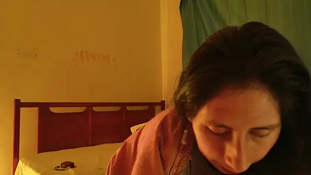 Snapshot of MoonLipsON- chatting on 05-24-26, 04:12 MoonLipsON- online show from 05-24-26, 04:12