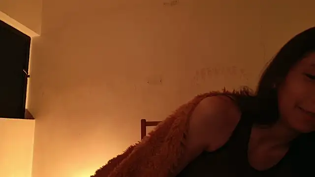 Snapshot of MoonLipsON- chatting on 06-07-26, 04:18 MoonLipsON- online show from 06-07-26, 04:18