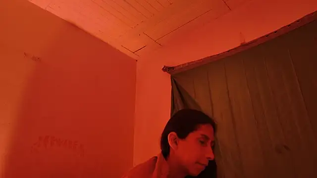 Snapshot of MoonLipsON- chatting on 05-12-26, 03:14 MoonLipsON- online show from 05-12-26, 03:14