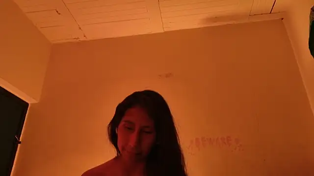 Snapshot of MoonLipsON- chatting on 06-12-26, 12:19 MoonLipsON- online show from 06-12-26, 12:19