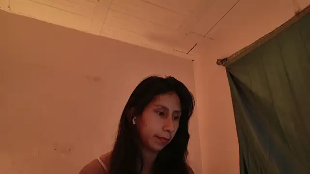 Snapshot of MoonLipsON- chatting on 05-19-26, 01:56 MoonLipsON- online show from 05-19-26, 01:56