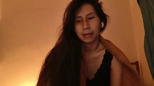 Snapshot of MoonLipsON- chatting on 06-04-26, 06:51 MoonLipsON- online show from 06-04-26, 06:51
