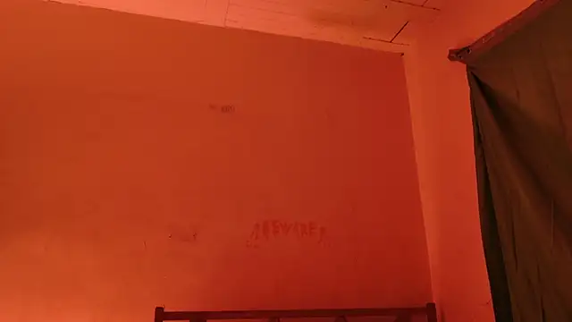 Snapshot of MoonLipsON- chatting on 05-17-26, 08:25 MoonLipsON- online show from 05-17-26, 08:25
