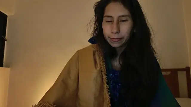 Snapshot of MoonLipsON- chatting on 06-11-26, 02:53 MoonLipsON- online show from 06-11-26, 02:53