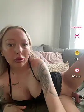 Snapshot of Sannababyy chatting on 04-26-26, 03:42 Sannababyy online show from 04-26-26, 03:42