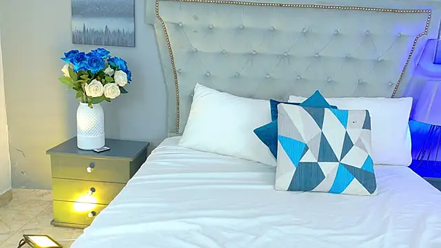 AnnieLeigt online show from 03-04-26, 12:24