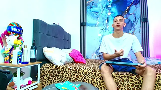 Valentina and sneider  online show from 03-26-26, 09:02