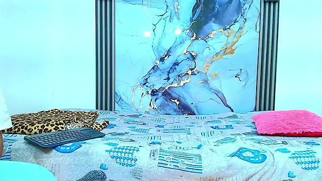 Valentina and sneider  online show from 01-13-26, 07:18