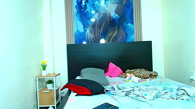 Valentina and sneider  online show from 04-14-26, 10:04