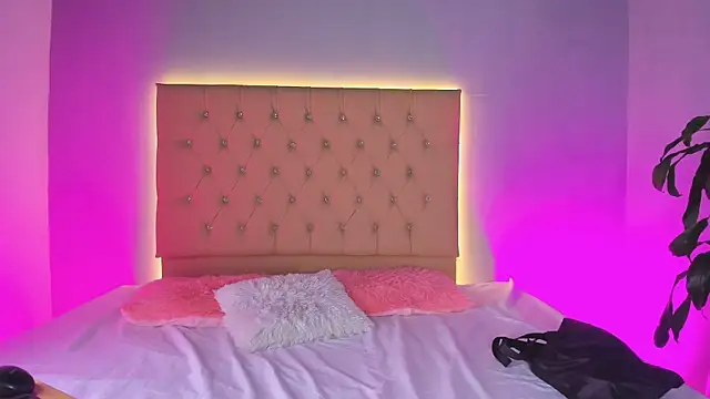 EmmaLawrence  online show from 02-12-26, 09:09