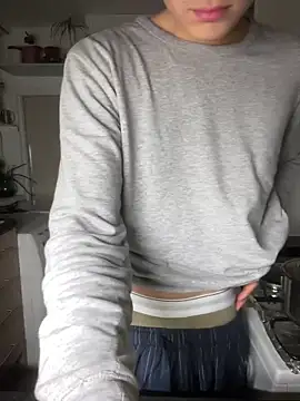 Snapshot of hungspanishtwink chatting on 02-16-26, 12:20 hungspanishtwink online show from 02-16-26, 12:20