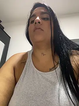 Snapshot of YenthCorona chatting on 05-27-26, 01:57 YenthCorona online show from 05-27-26, 01:57
