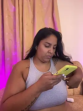 Snapshot of YenthCorona chatting on 05-19-26, 03:02 YenthCorona online show from 05-19-26, 03:02