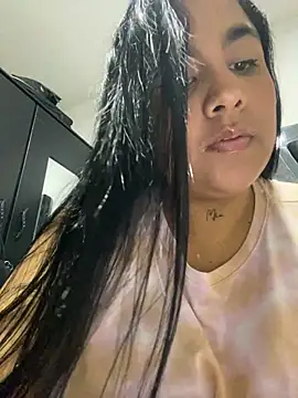 Snapshot of YenthCorona chatting on 05-28-26, 01:46 YenthCorona online show from 05-28-26, 01:46