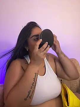 Snapshot of YenthCorona chatting on 07-20-26, 02:52 YenthCorona online show from 07-20-26, 02:52