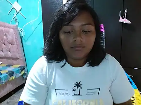 Snapshot of caro_lil chatting on 06-16-26, 04:56 caro lil online show from 06-16-26, 04:56