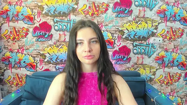 Tina  Fox online show from 12-22-25, 01:17