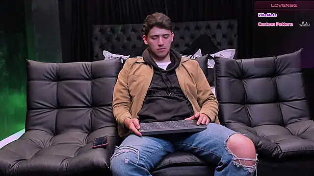 Snapshot of big__friends chatting on 02-20-26, 12:29 big friends online show from 02-20-26, 12:29