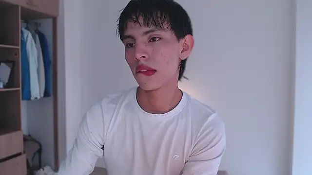 Snapshot of andrew_courtzz chatting on 02-16-26, 07:34 andrew courtzz online show from 02-16-26, 07:34