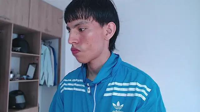 Snapshot of andrew_courtzz chatting on 02-06-26, 07:54 andrew courtzz online show from 02-06-26, 07:54