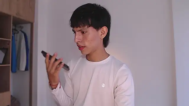 Snapshot of andrew_courtzz chatting on 02-18-26, 08:27 andrew courtzz online show from 02-18-26, 08:27