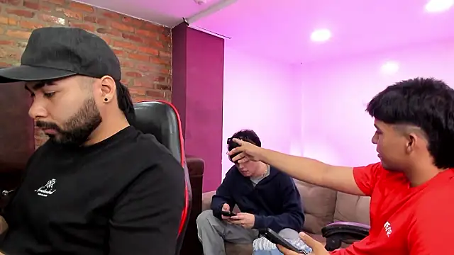 HotThreesoome online show from 02-14-26, 12:27