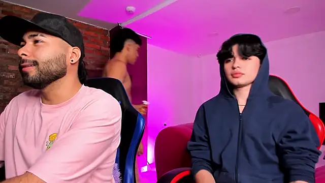 HotThreesoome online show from 02-11-26, 12:27