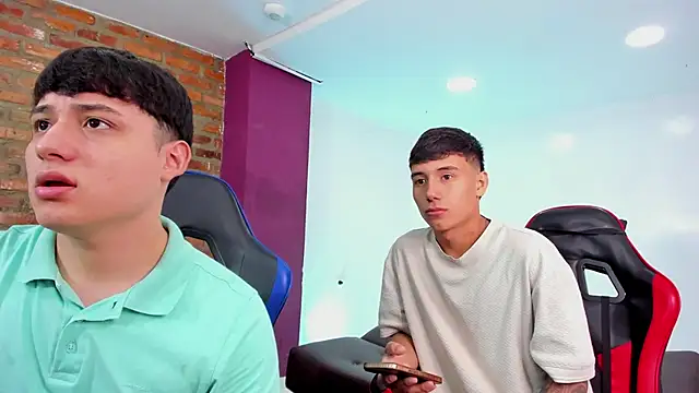 HotThreesoome online show from 04-14-26, 01:16