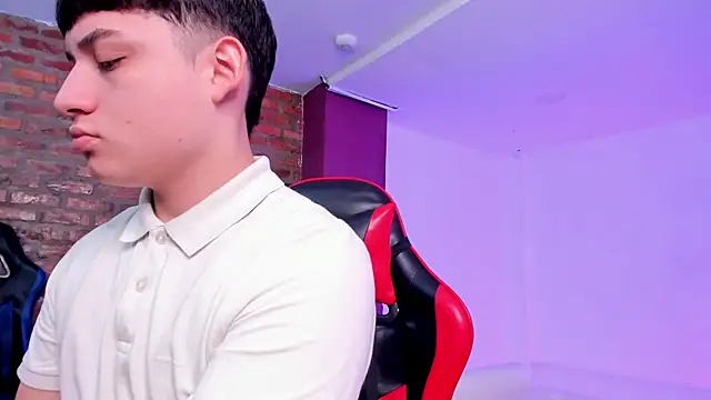 HotThreesoome online show from 03-31-26, 12:07