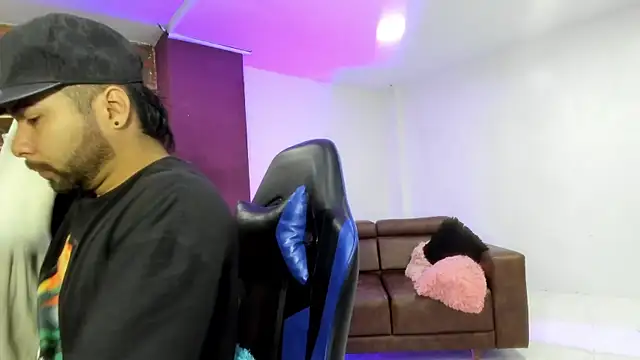 HotThreesoome online show from 01-08-26, 01:17