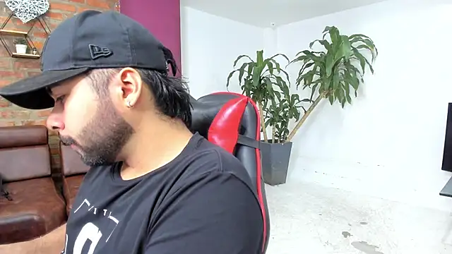 HotThreesoome online show from 01-17-26, 01:04